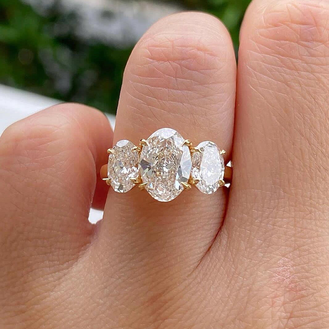 New Arrived 2CT Oval Cut Three Stone Design Moissanite Engagement Ring