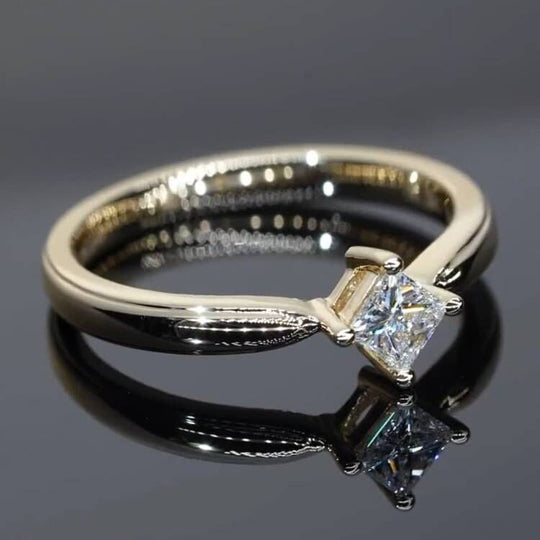 Simple Design Princess Cut Moissanite Solitarie Engagement Ring