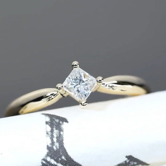 Simple Design Princess Cut Moissanite Solitarie Engagement Ring