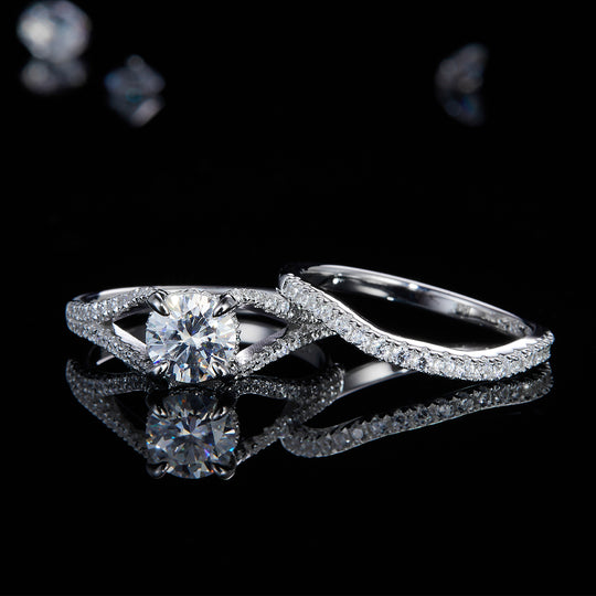 Round Cut Moissanite Moissanite Engagement and Wedding Ring Set 2