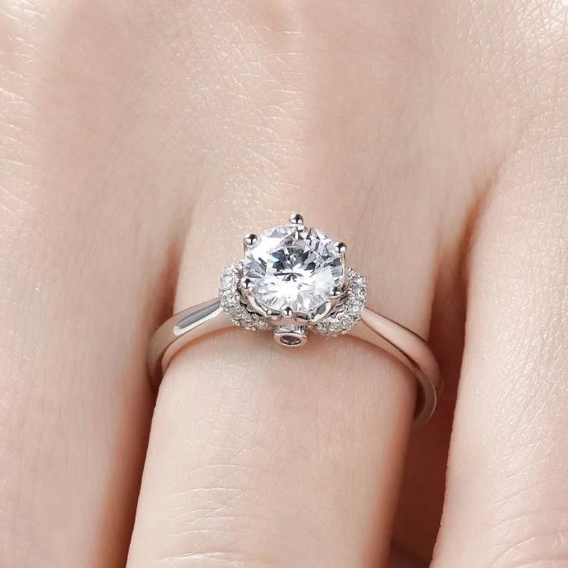 Crown V-Shaped Moissanite Diamond Engagement Ring