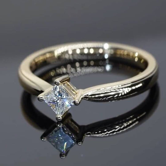 Simple Design Princess Cut Moissanite Solitarie Engagement Ring