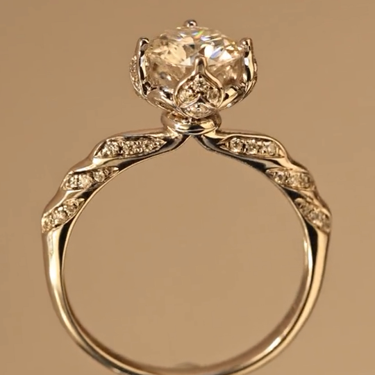 New Arrived Round Cut Moissanite Engagement Ring