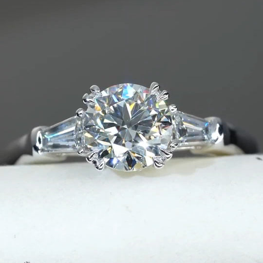 Simple Design Trapezoidal side stone Moissanite Engagement Ring