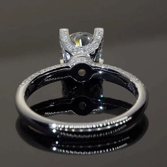 Luxurious Iced out Ring Band Design Moissanite Engagement Ring