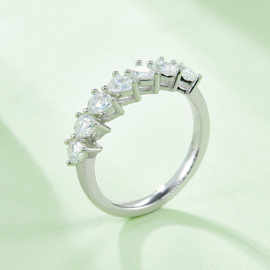 Nhẫn cưới phù hợp với nửa vĩnh cửu của Pear Moissanite