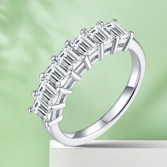 Nhẫn cưới phù hợp với nửa vĩnh cửu của Emerald Moissanite
