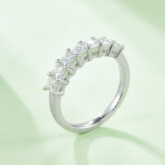 Nhẫn cưới phù hợp với nửa vĩnh cửu của công chúa Moissanite