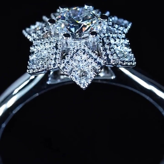 New Arrived Snowflake Design Round Cut Moissanite Engagement Ring