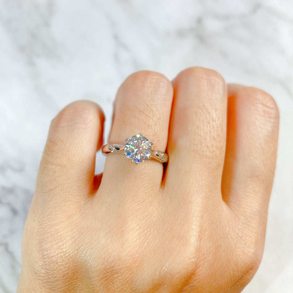 Simple Classic 6 Prongs Moissanite Ring