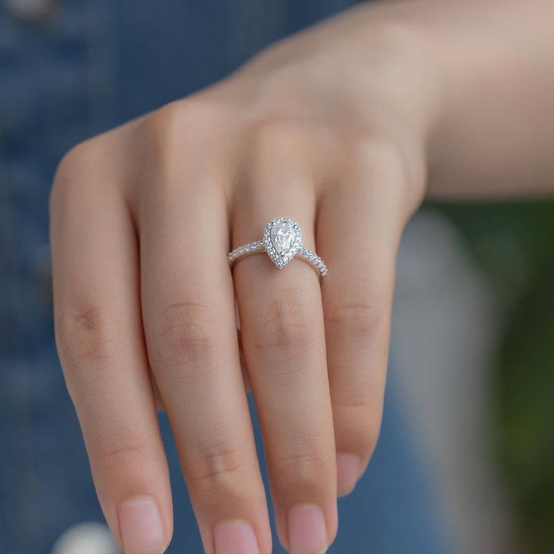 Halo Pear Cut Moissantie Ring